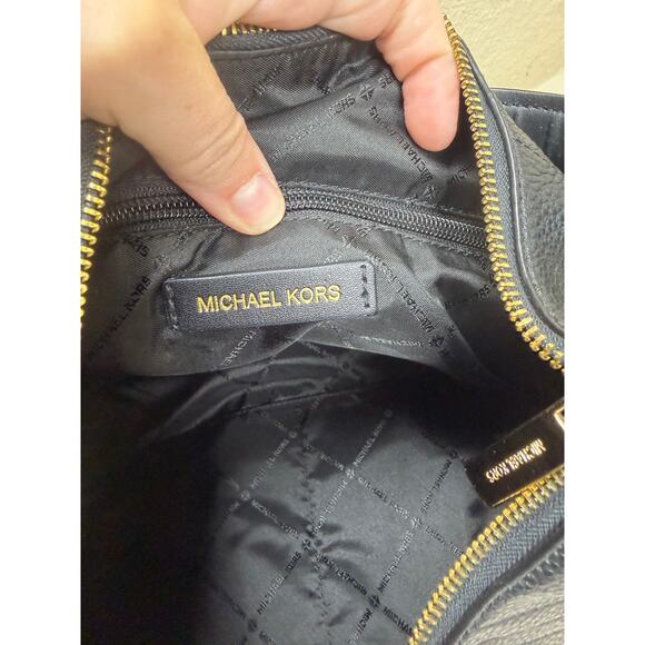 Michael Kors Aria large shoulder bag - black - pebbled leather - Picture 2 of 10